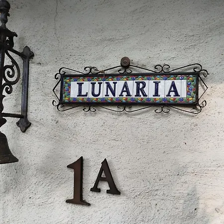 I Lunaria アパート カルパッチ